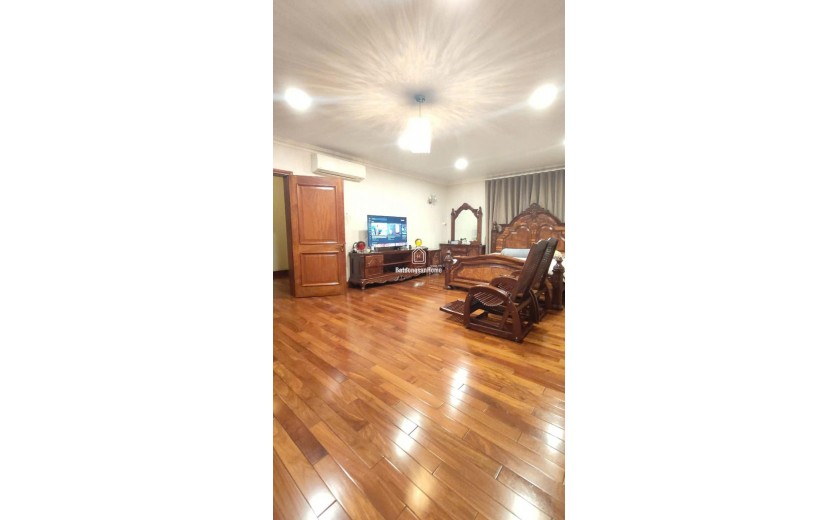 Bán Gấp Biệt Thự Mặt Phố Nguyễn Thành Ý-Phường Đa Kao Q1- 239m2 Chỉ 138 Tỷ Cơ Hội Vàng